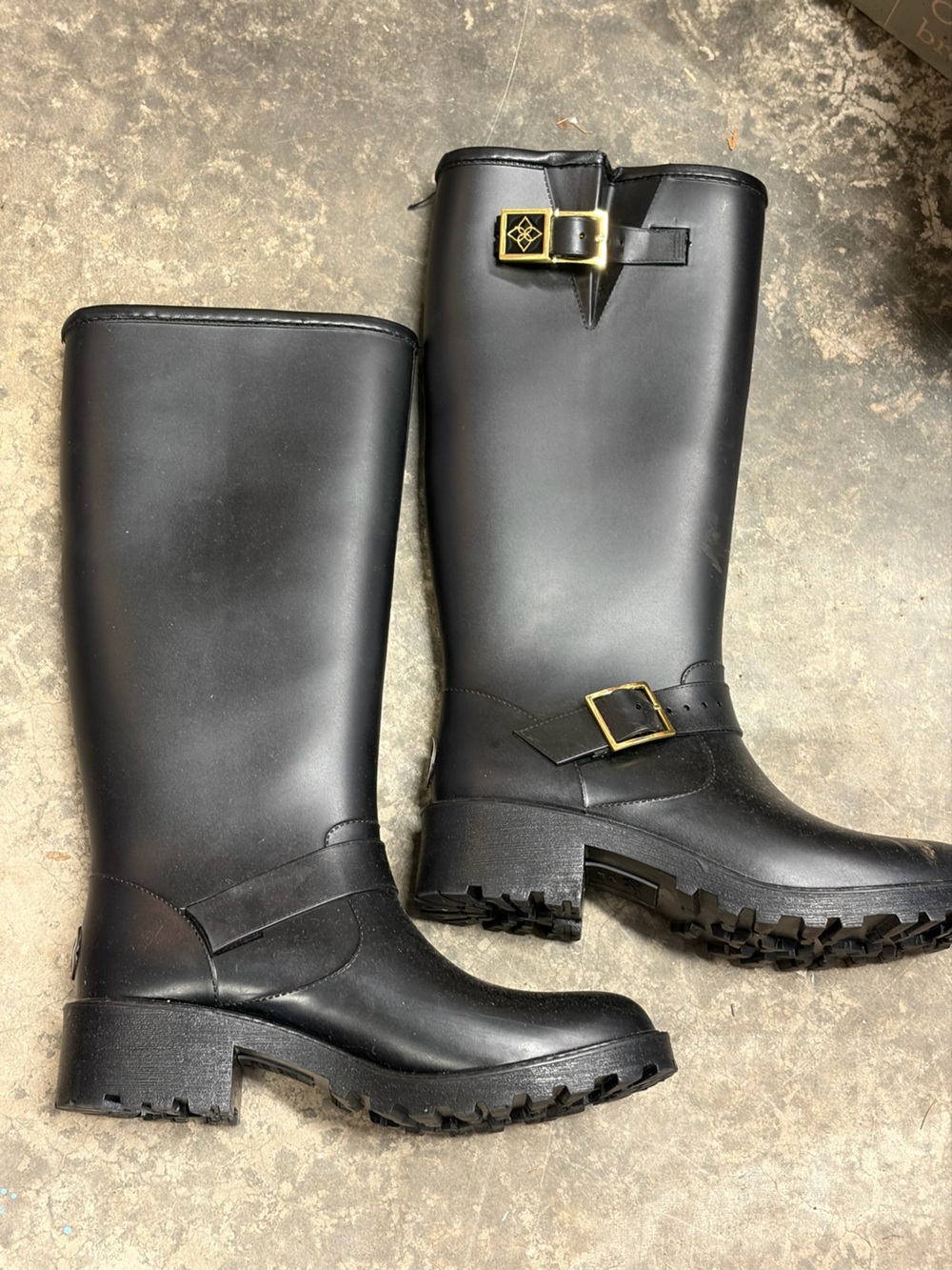 NEW dav Black Rain Boots with micro belt detail